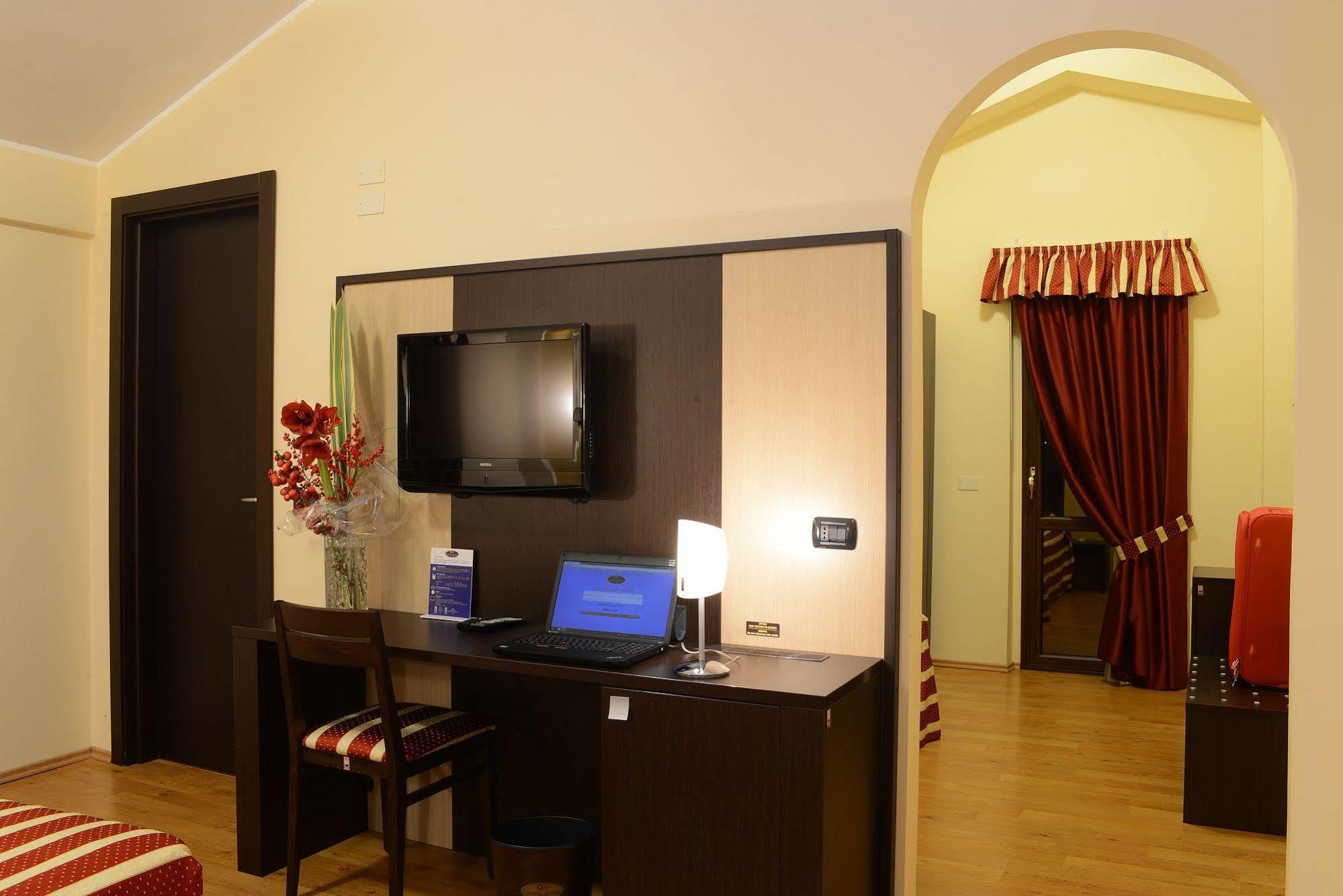 Hotel Iacone Chieti Exteriör bild