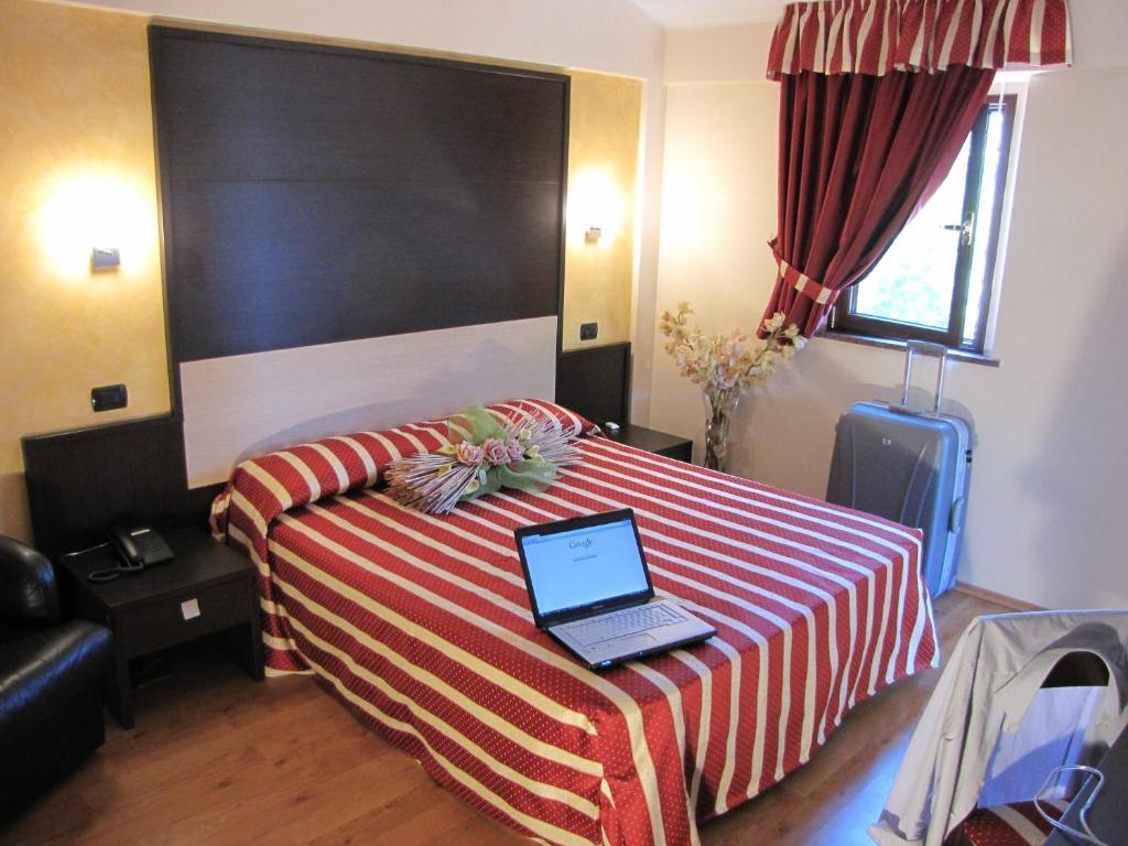 Hotel Iacone Chieti Rum bild