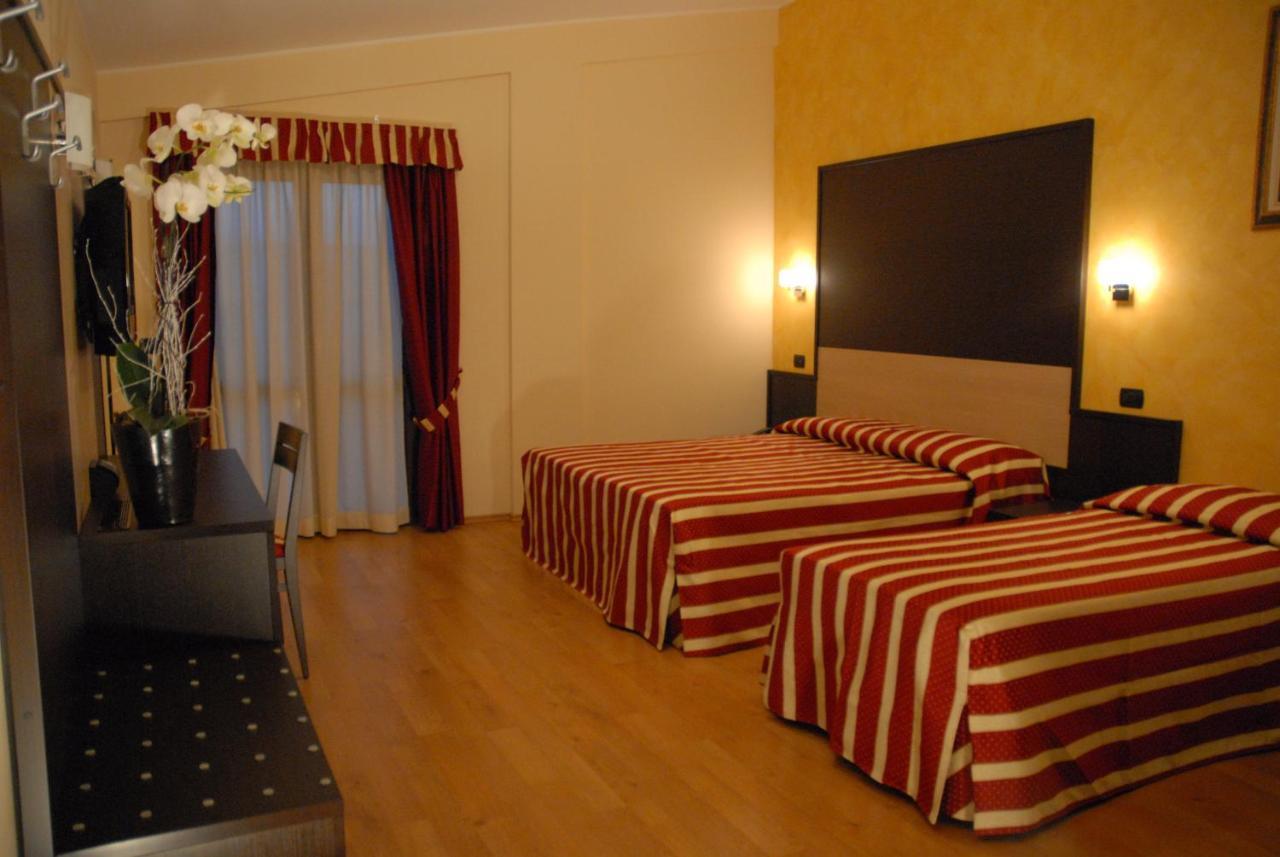 Hotel Iacone Chieti Rum bild
